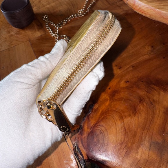 Louis Vuitton monogram, patent leather vintage zippy wallet with unbranded chain - Picture 4 of 17